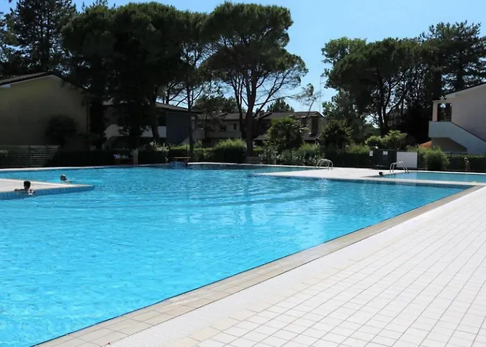 Bright Flat With Shared Swimming Pool