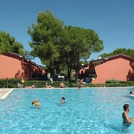 Bright Flat With Shared Swimming Pool Appartamento