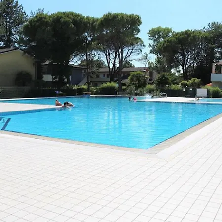 Bright Flat With Shared Swimming Pool Appartamento