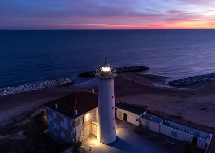 Apartmán Bright Flat With Shared Swimming Pool