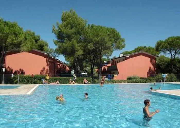 Bright Flat With Shared Swimming Pool Apartmán